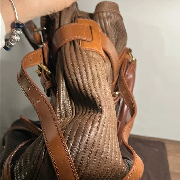 Burberry Stitched Leather Bridle Wilton Tote Bag - Picture 6 of 11